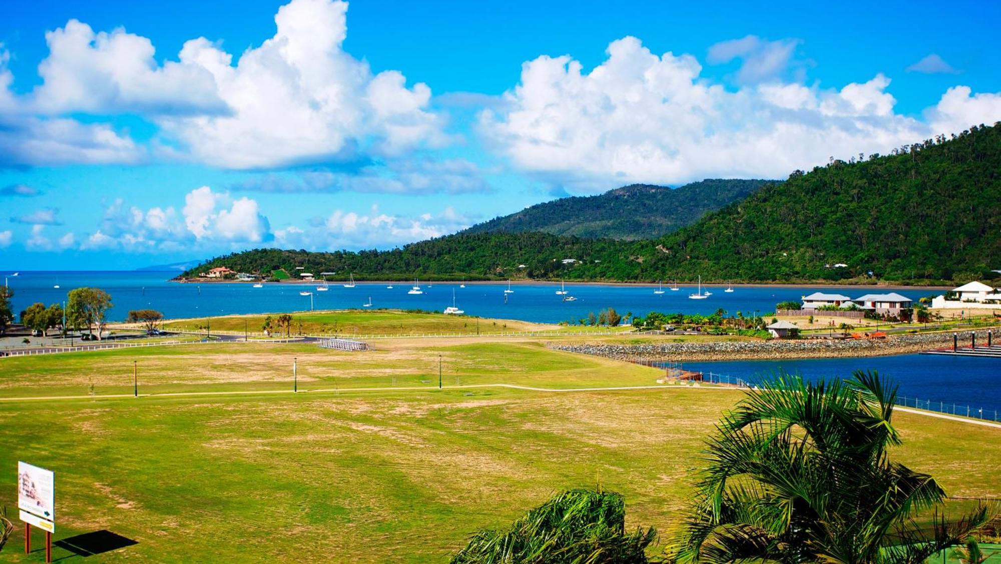 Portside Whitsunday Luxury Holiday Apartments Airlie Beach Exterior photo
