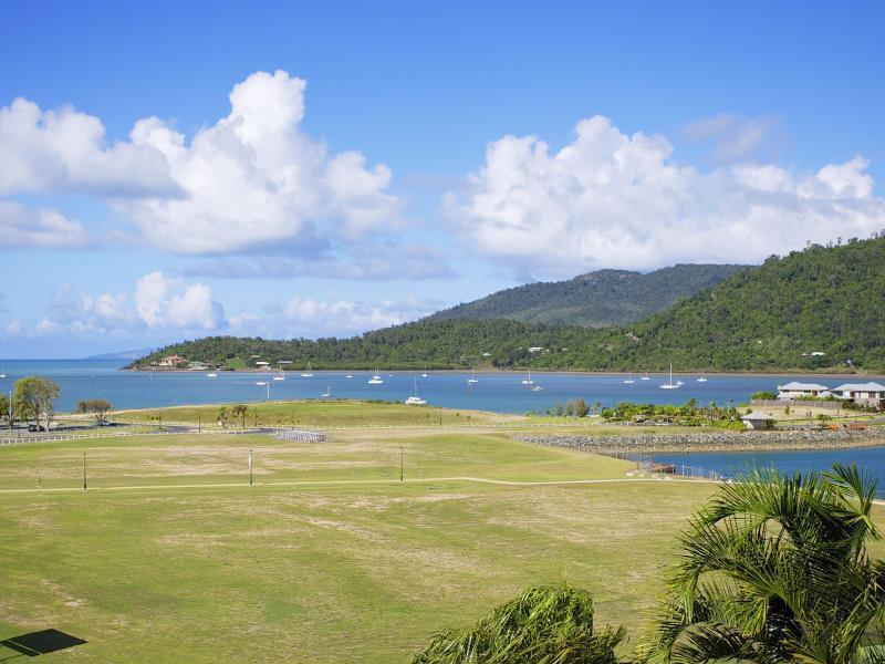 Portside Whitsunday Luxury Holiday Apartments Airlie Beach Exterior photo