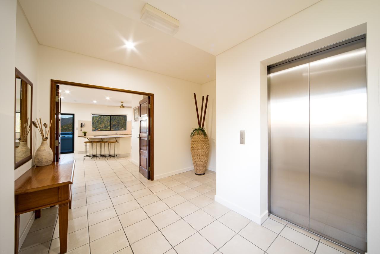 Portside Whitsunday Luxury Holiday Apartments Airlie Beach Exterior photo