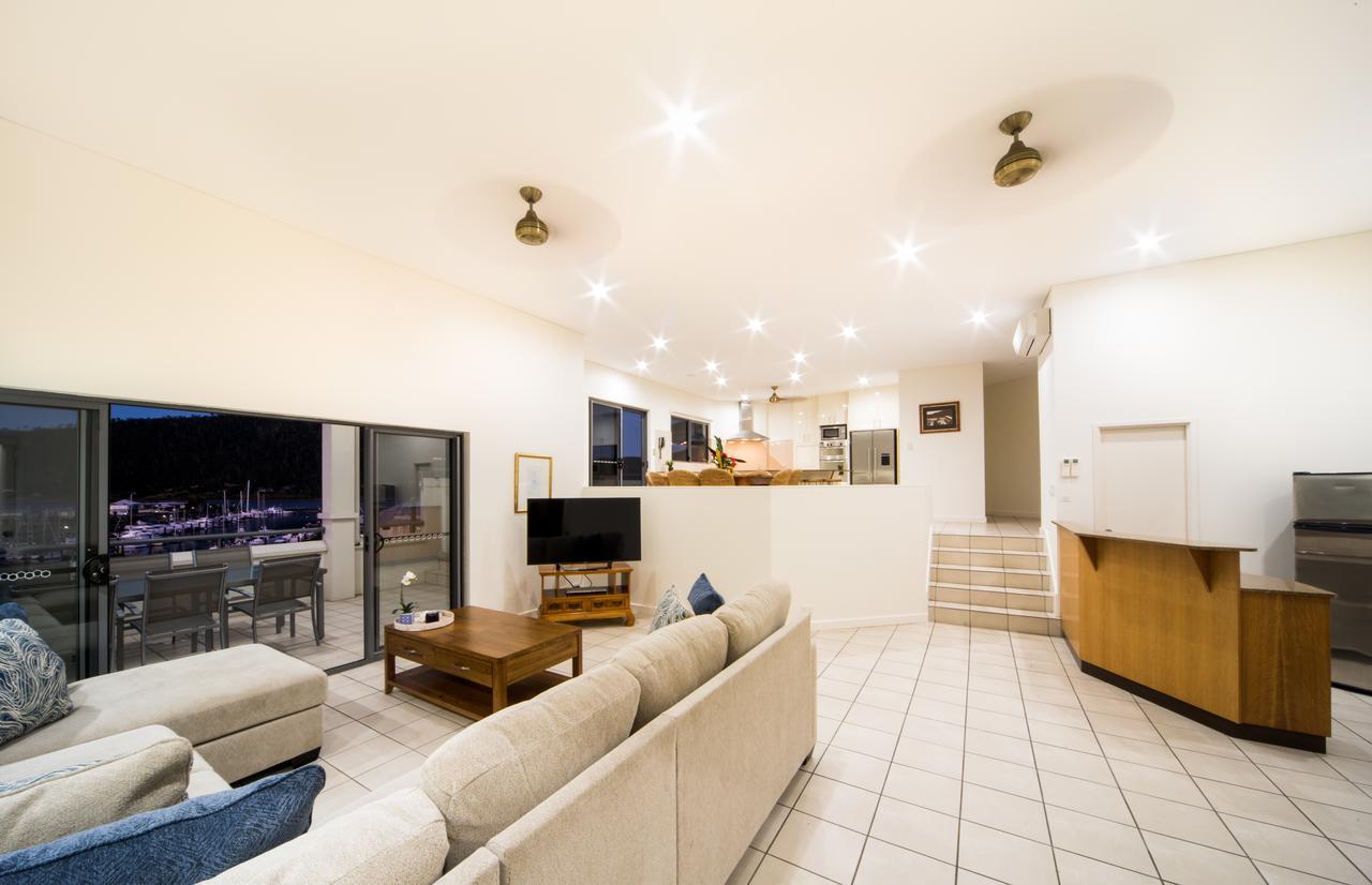 Portside Whitsunday Luxury Holiday Apartments Airlie Beach Exterior photo