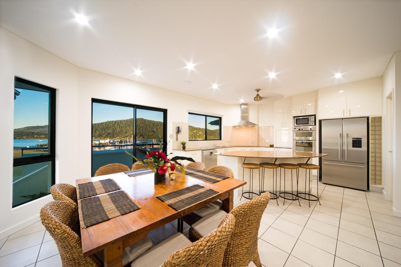 Portside Whitsunday Luxury Holiday Apartments Airlie Beach Exterior photo
